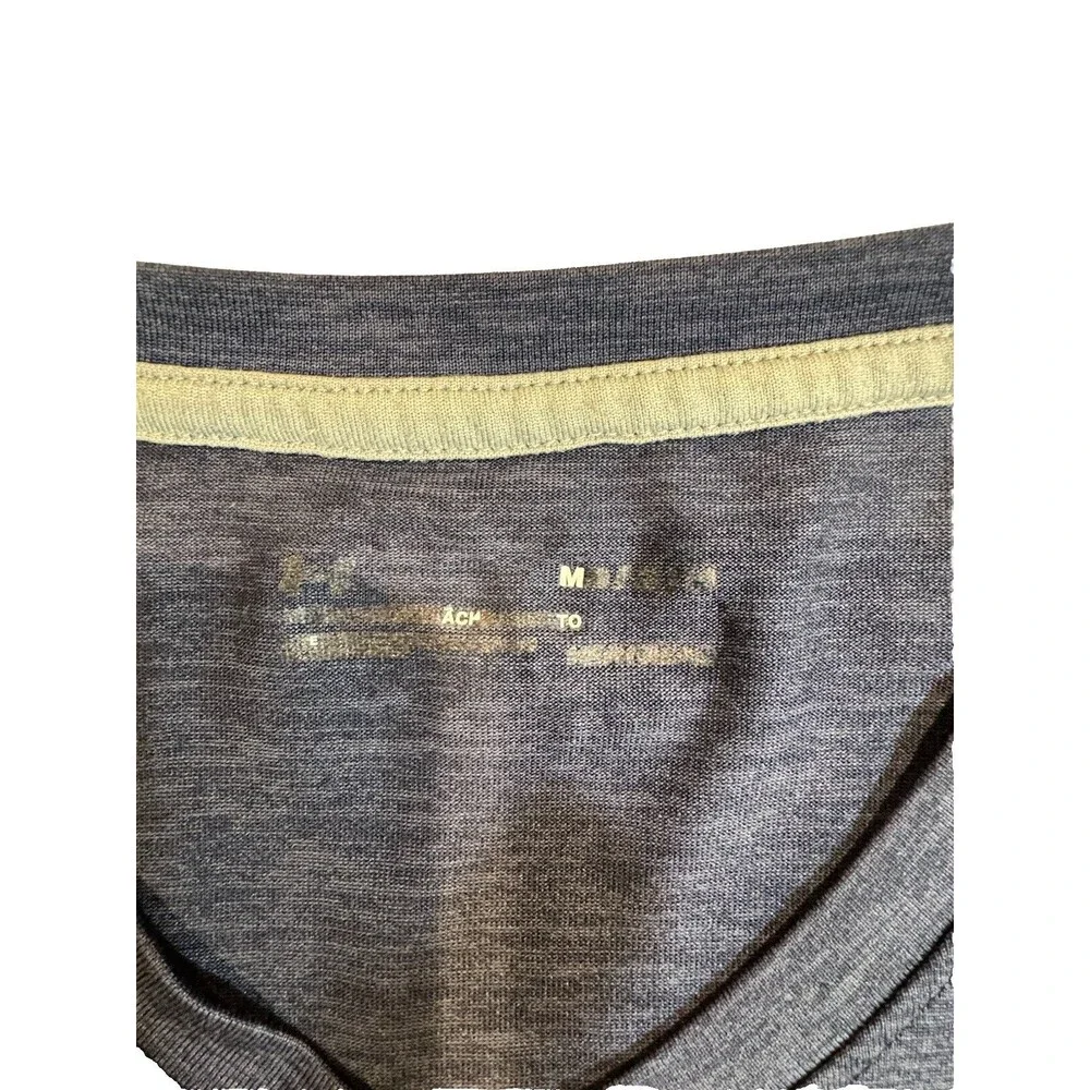 Lot of 4 Men's V-Neck T-Shirts Under Armour Banana Republic C9 Hanes L XL M